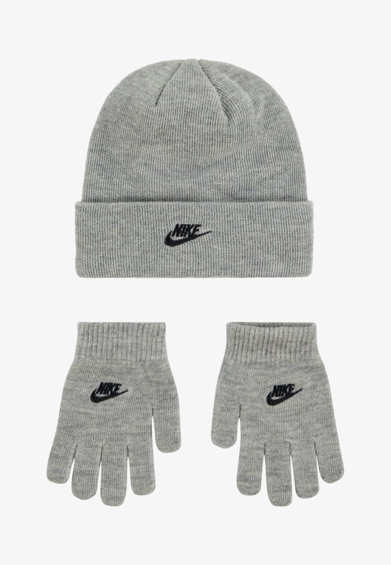 NIKE SET CAPPELLINO GRIGIO CON SCRITTA RICAMATA NERA, GUANTI GRIGI