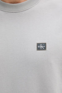 Sweat-shirt ras du cou gris Calvin Klein pour homme — immagine 4