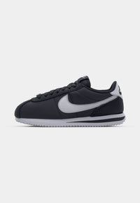 Nike Cortez Nylon Scarpe Nere Bianche Unisex — immagine 1