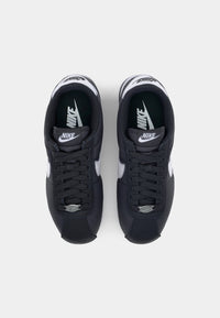 Nike Cortez Nylon Scarpe Nere Bianche Unisex — immagine 5