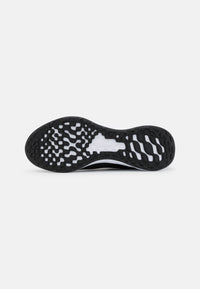 Nike Revolution 6 M Scarpe Nere Bianche Unisex — immagine 4
