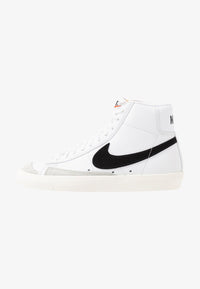 Nike Blazer Mid 77 Chaussures Blanches Noires Femme — immagine 1