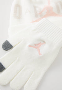 ENSEMBLE JORDAN BONNET CRÈME AVEC POMPON ROSE ET GRAND LOGO ROSE, GANTS CRÈME AVEC LOGO ROSE ET DEUX DOIGTS TACTILES — immagine 3