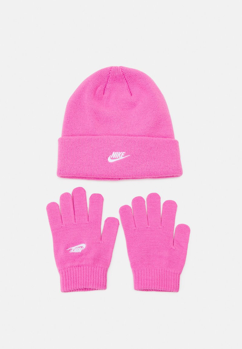 NIKE ENSEMBLE BONNET FUCHSIA AVEC LETTRAGE BLANC BRODÉ, GANTS FUCHSIA