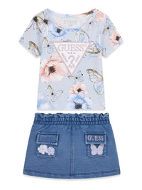 GUESS 2 PIÈCES T-SHIRT MANCHES COURTES BLEU CIEL FLEURI ET LOGO ROSE ET BLANC, JUPE EN JEAN DOUCE ET CULOTTE — immagine 1