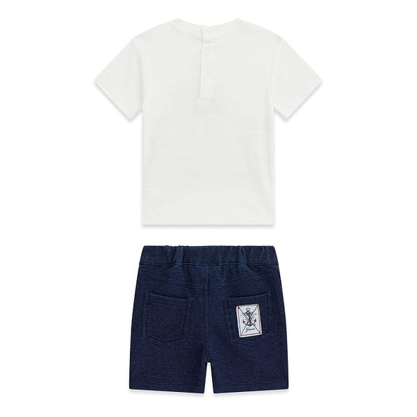 GUESS 2 PEZZI MAGLIETTINA MANICA CORTA BIANCA CON SCRITTA BLU E DETTAGLI BORDEAUX ABBOTTONATURA NELLA SCHIENA, JEANS SHORTS MORBIDO