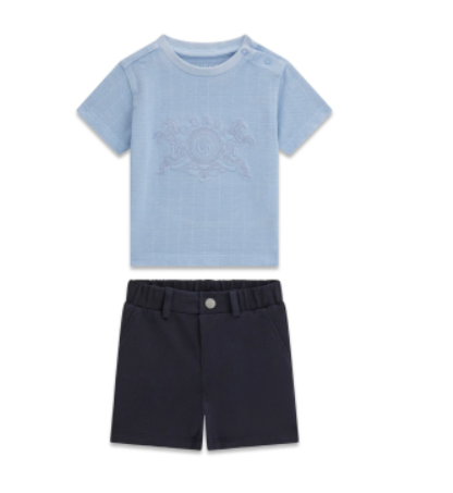 GUESS 2 PIÈCES T-SHIRT MANCHES COURTES BLEU CIEL AVEC MOTIF BRODÉ BOUTONS SUR L'ÉPAULE, SHORT DE SURVÊTEMENT BLEU