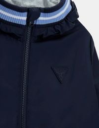 GUESS GIUBBOTTINO LEGGERO BLU CON CAPPUCCIO DETTAGLI BIANCHI E CELESTI,CHIUSURA CON ZIP — immagine 3