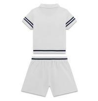 Guess Set 2 Pezzi Bambina T-Shirt Polo Bianca Garzata con Scritta Blu Ricamata e Dettagli Oro  Shorts Garzati Bianchi con Scritta Blu Ricamata — immagine 2